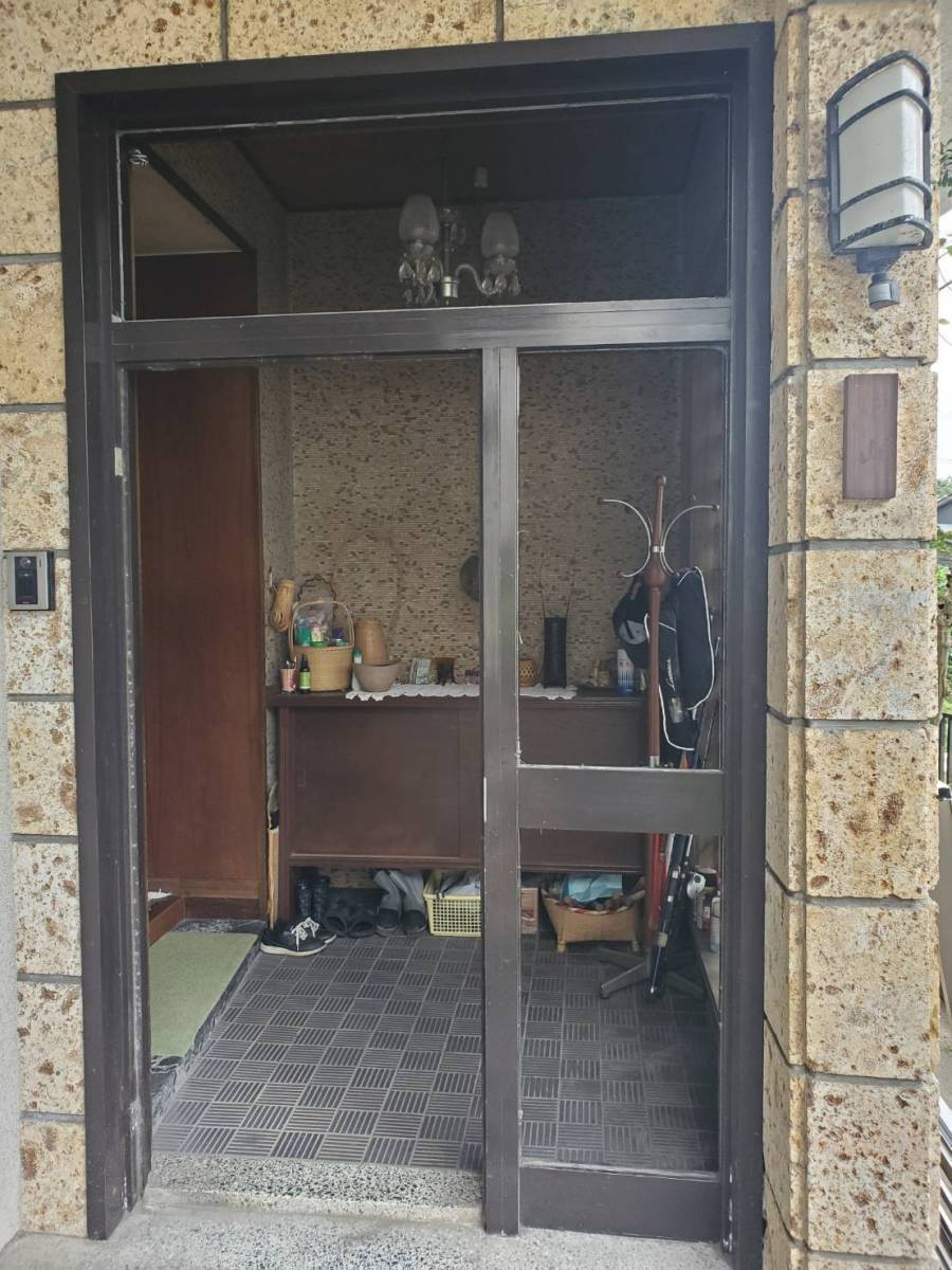 ツカサトーヨー住器の☆リシェント玄関ドア☆の施工前の写真2