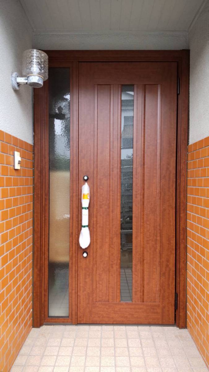 ツカサトーヨー住器の☆明るく生まれ変わった玄関ドア☆の施工後の写真1