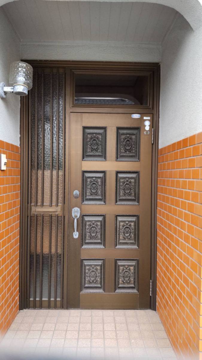 ツカサトーヨー住器の☆明るく生まれ変わった玄関ドア☆の施工前の写真1