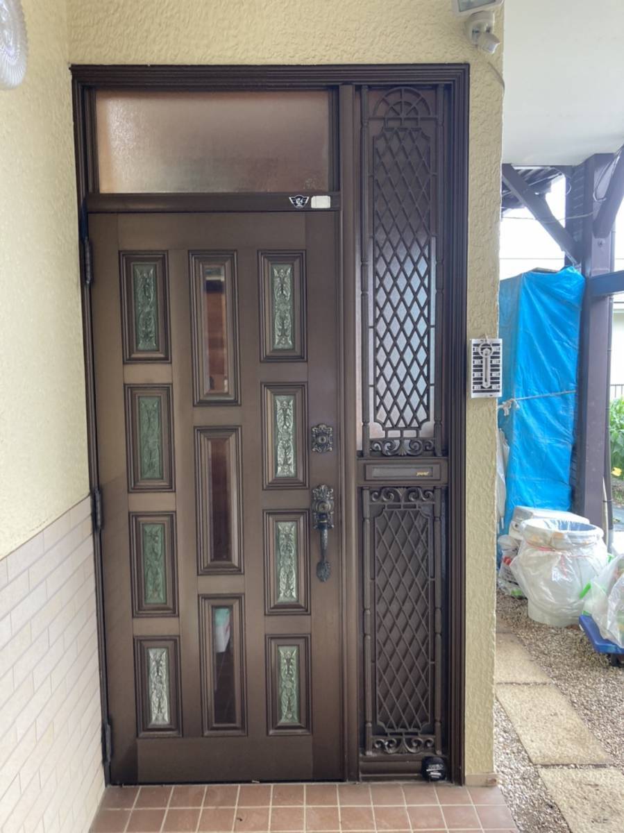 ミネオトーヨー住器の藤沢市　T様邸　玄関ドア入替の施工前の写真1