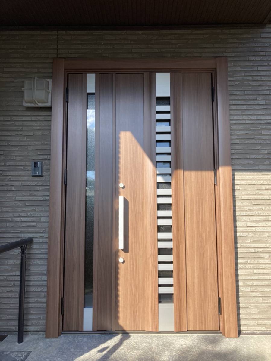 ミネオトーヨー住器の小田原市　K様邸　玄関ドア入替の施工後の写真1