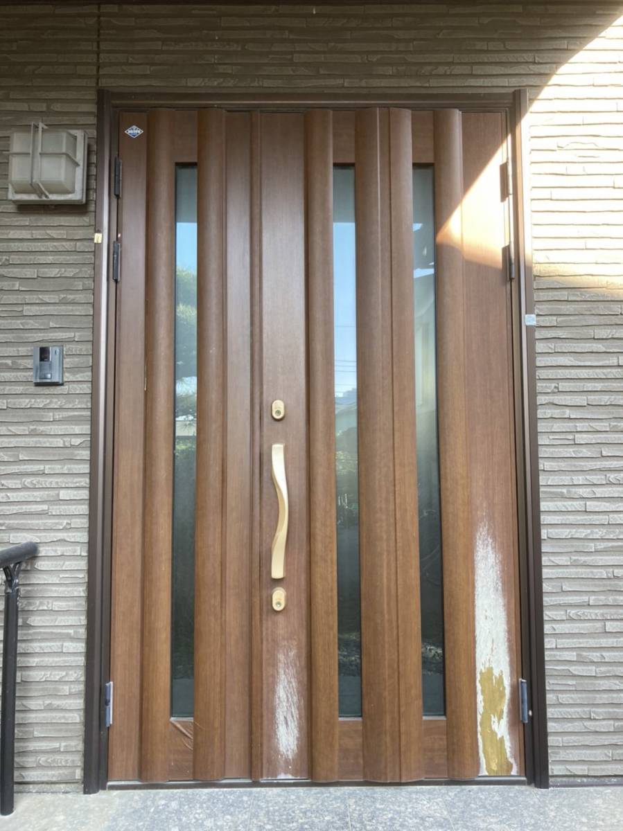 ミネオトーヨー住器の小田原市　K様邸　玄関ドア入替の施工前の写真1