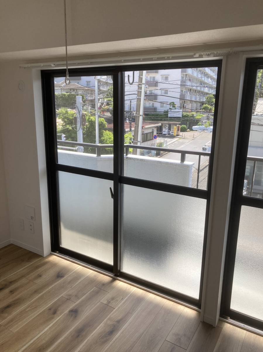 ミネオトーヨー住器の横浜市　S様邸　内窓３台取付の施工前の写真2