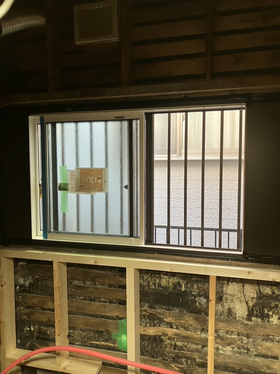 ミネオトーヨー住器の平塚市にて浴室窓のリフォーム工事の施工後の写真2