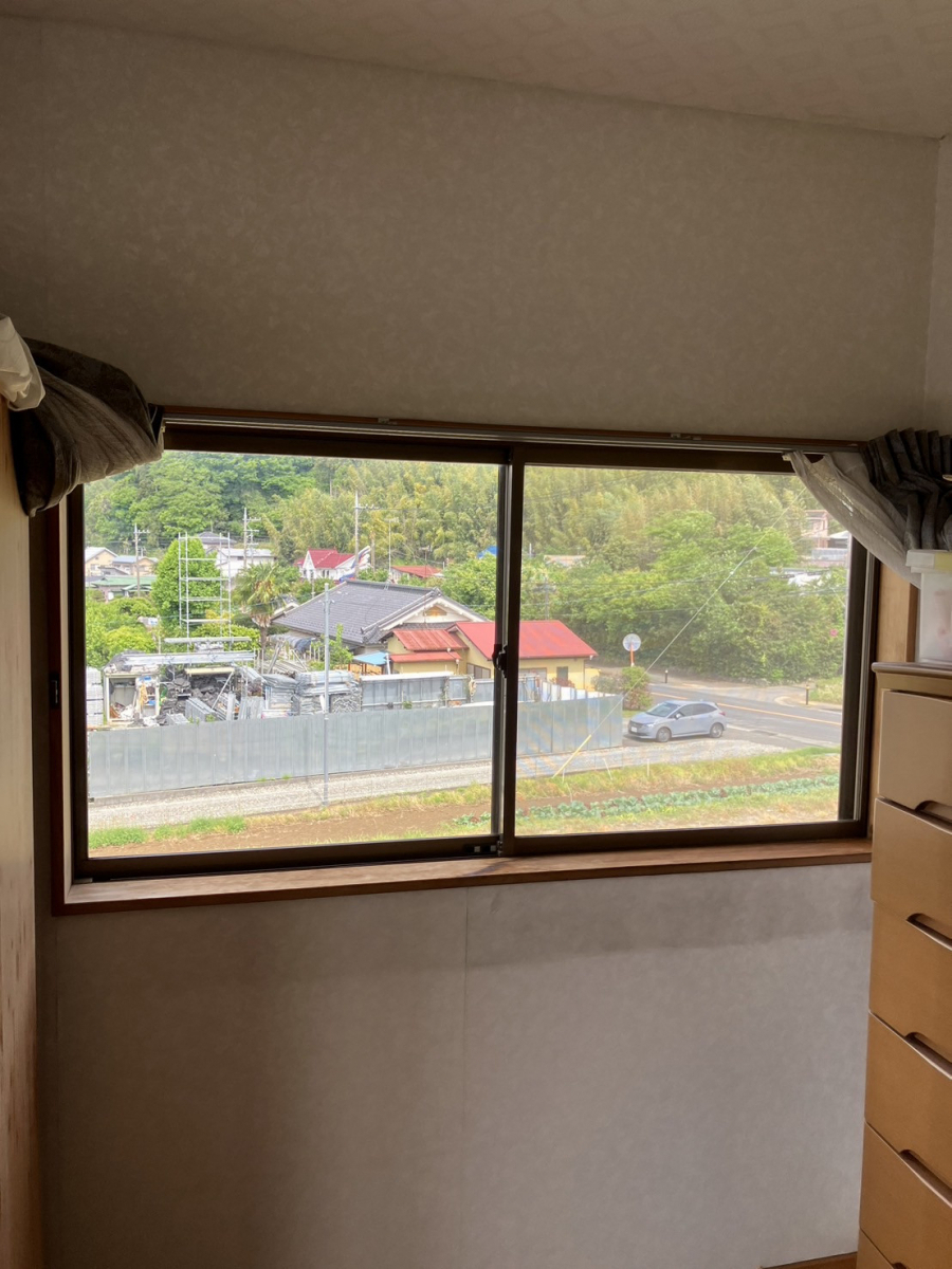 ミネオトーヨー住器の秦野市にて取替窓「リプラス」取付の施工前の写真2