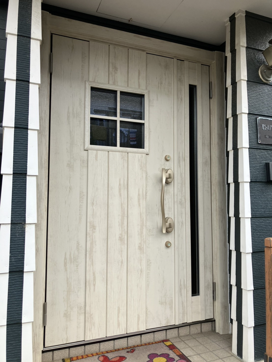 ミネオトーヨー住器の茅ヶ崎市にて玄関リフォーム工事!の施工後の写真1