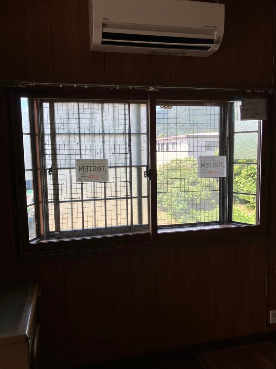 ミネオトーヨー住器の伊勢原市にて内窓「インプラス」取り付け工事の施工後の写真3