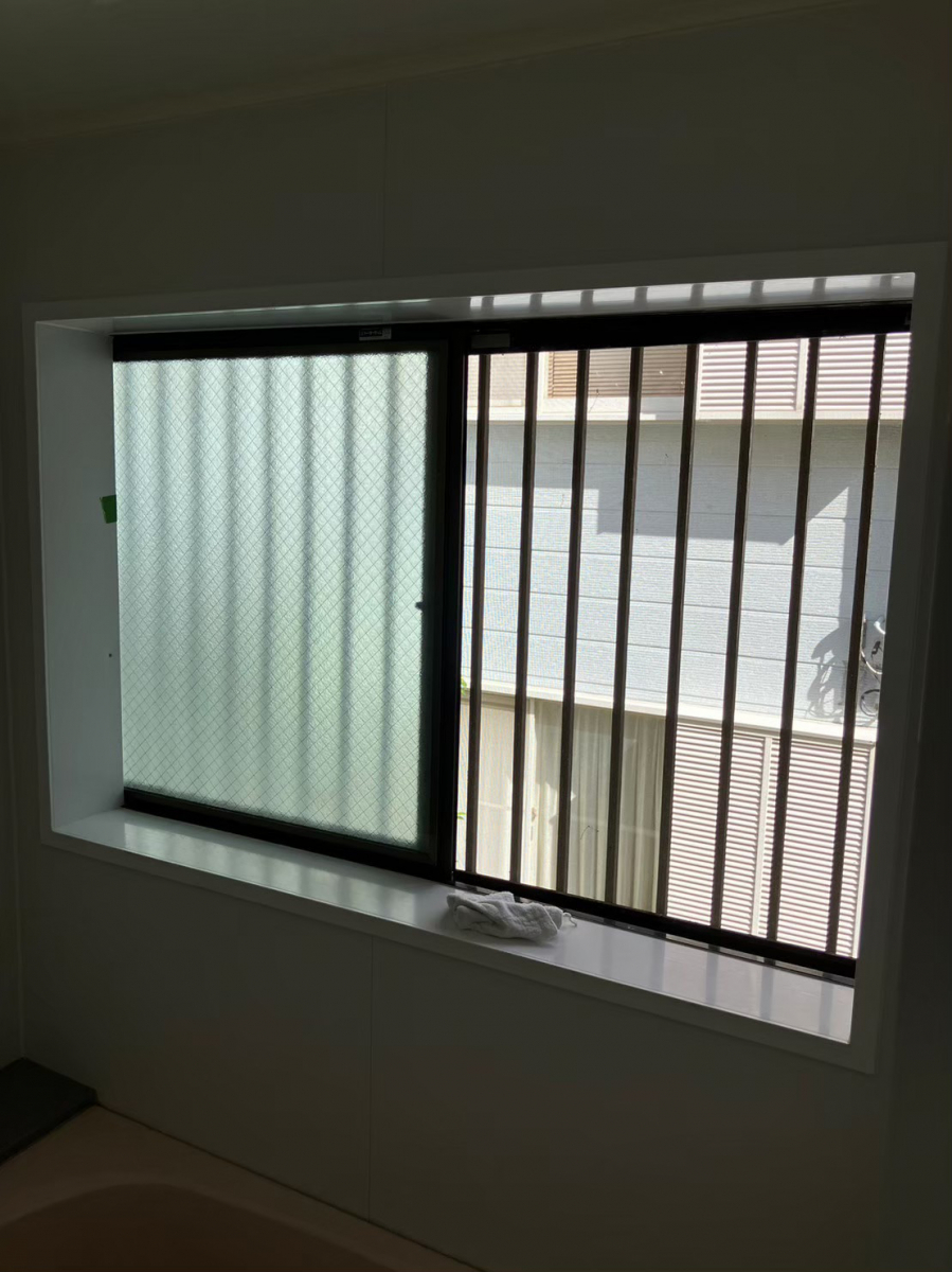 ミネオトーヨー住器の藤沢市にて内窓「インプラス」4か所!の施工前の写真1