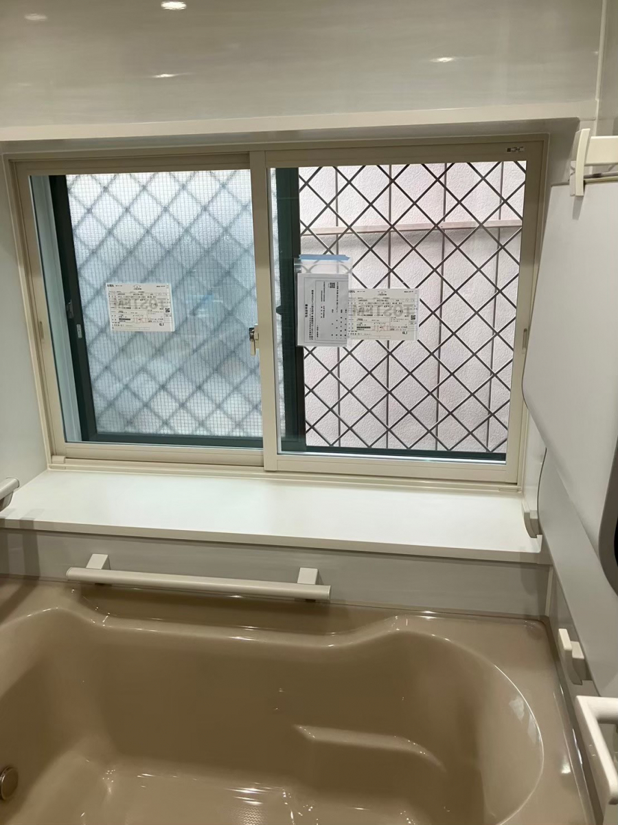 ミネオトーヨー住器の大和市にて内窓「インプラス」浴室もトイレも!の施工後の写真2