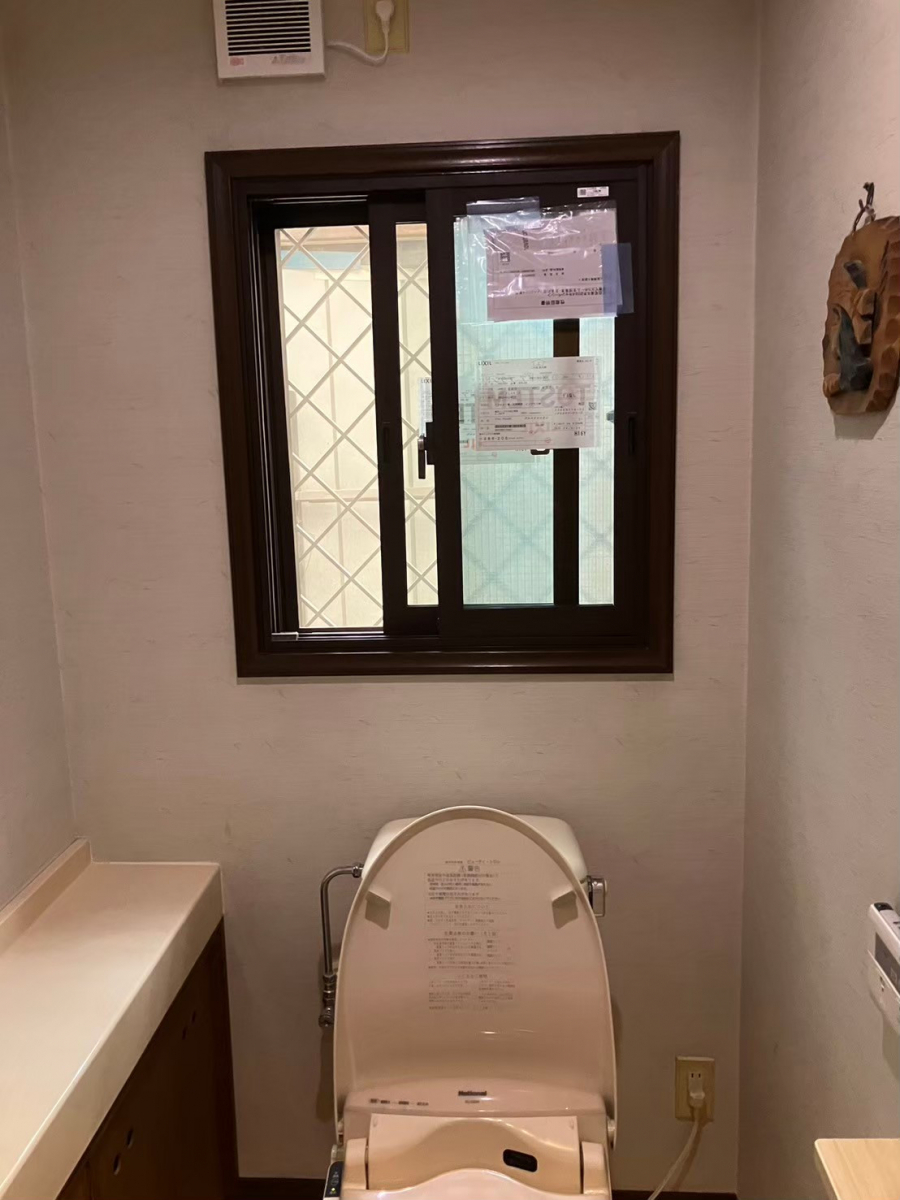 ミネオトーヨー住器の大和市にて内窓「インプラス」浴室もトイレも!の施工後の写真3