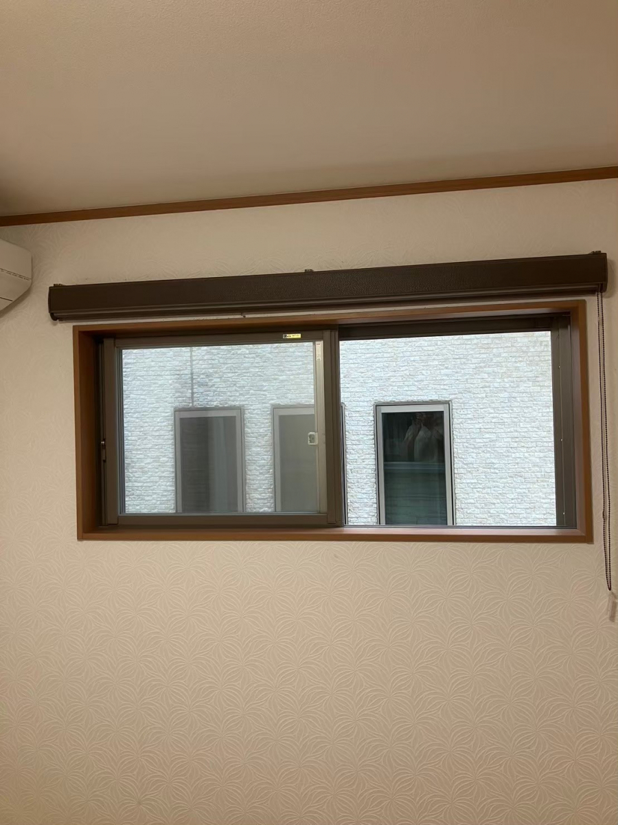 ミネオトーヨー住器の厚木市にて内窓「インプラス」取付工事の施工前の写真3