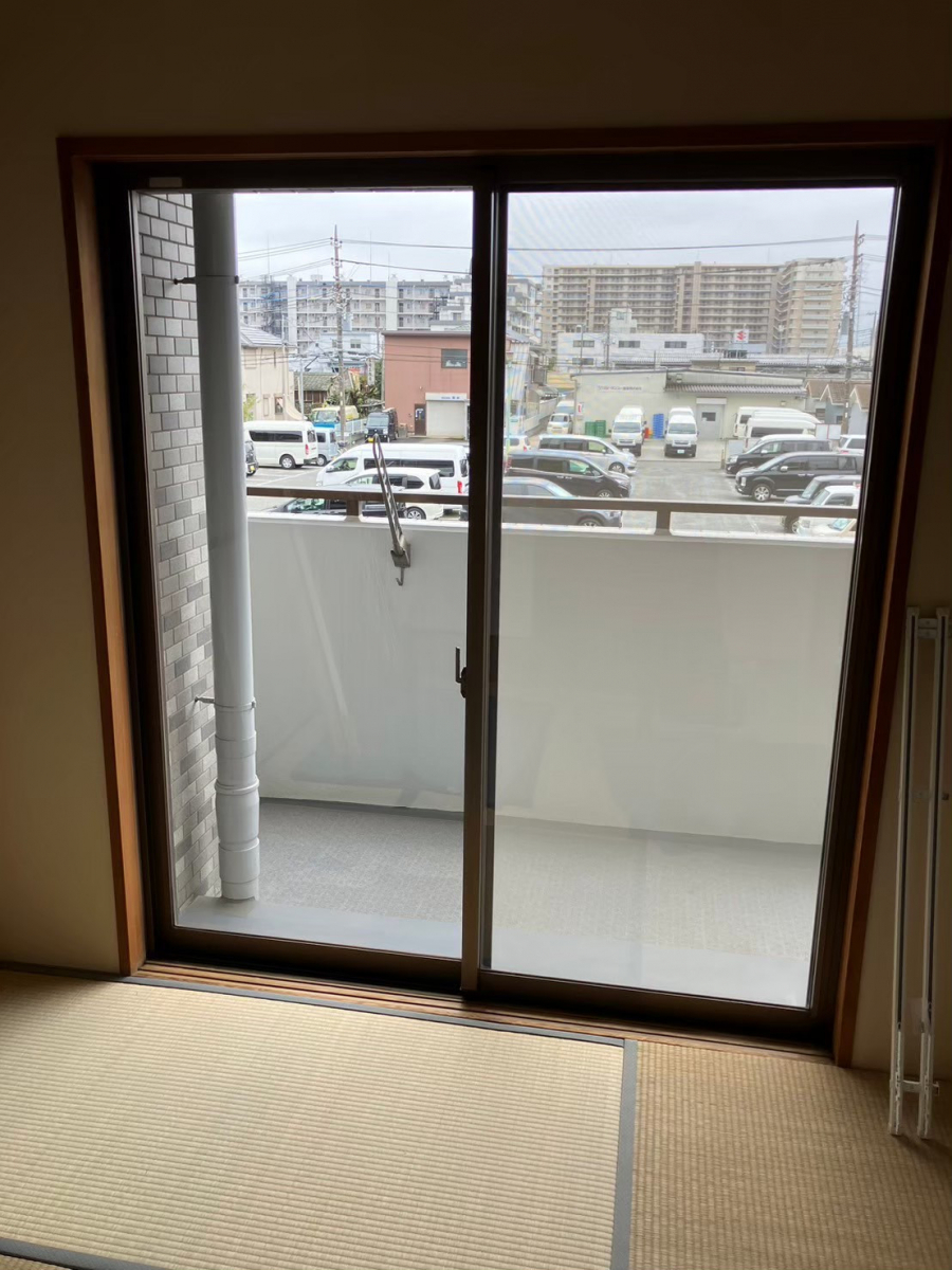 ミネオトーヨー住器の大和市にて内窓インプラス取付の施工前の写真2