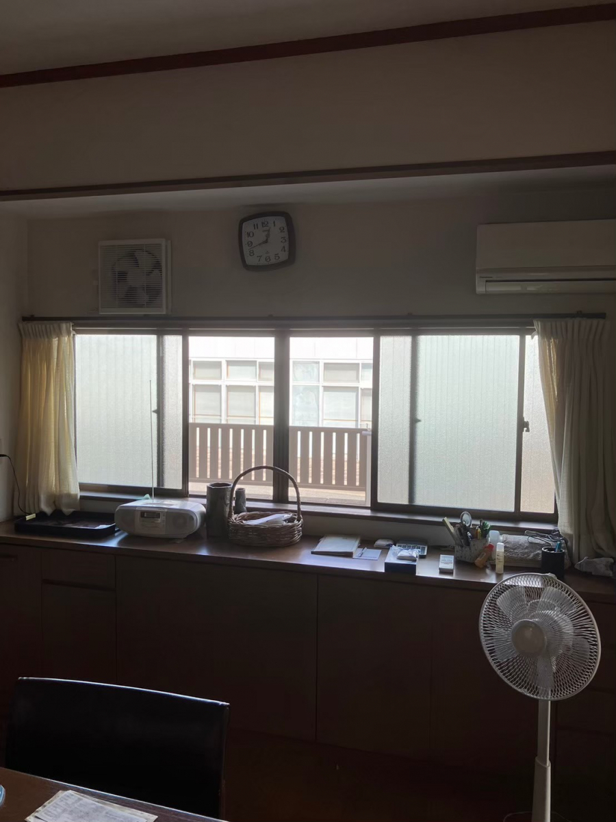 ミネオトーヨー住器の二宮町で内窓「インプラス」6か所!の施工前の写真2