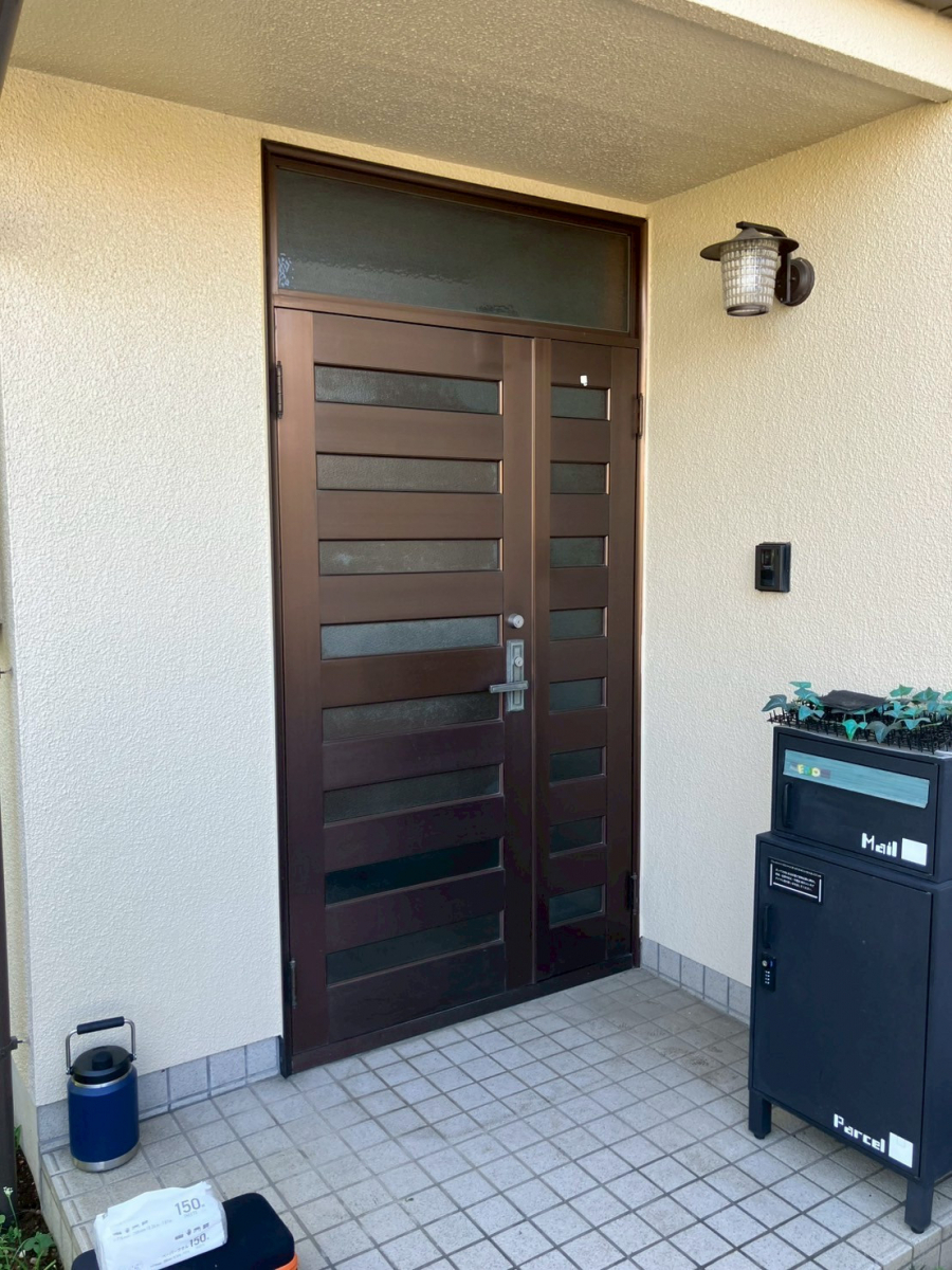 ミネオトーヨー住器の松田町にて玄関ドア・勝手口リフォーム!の施工前の写真1