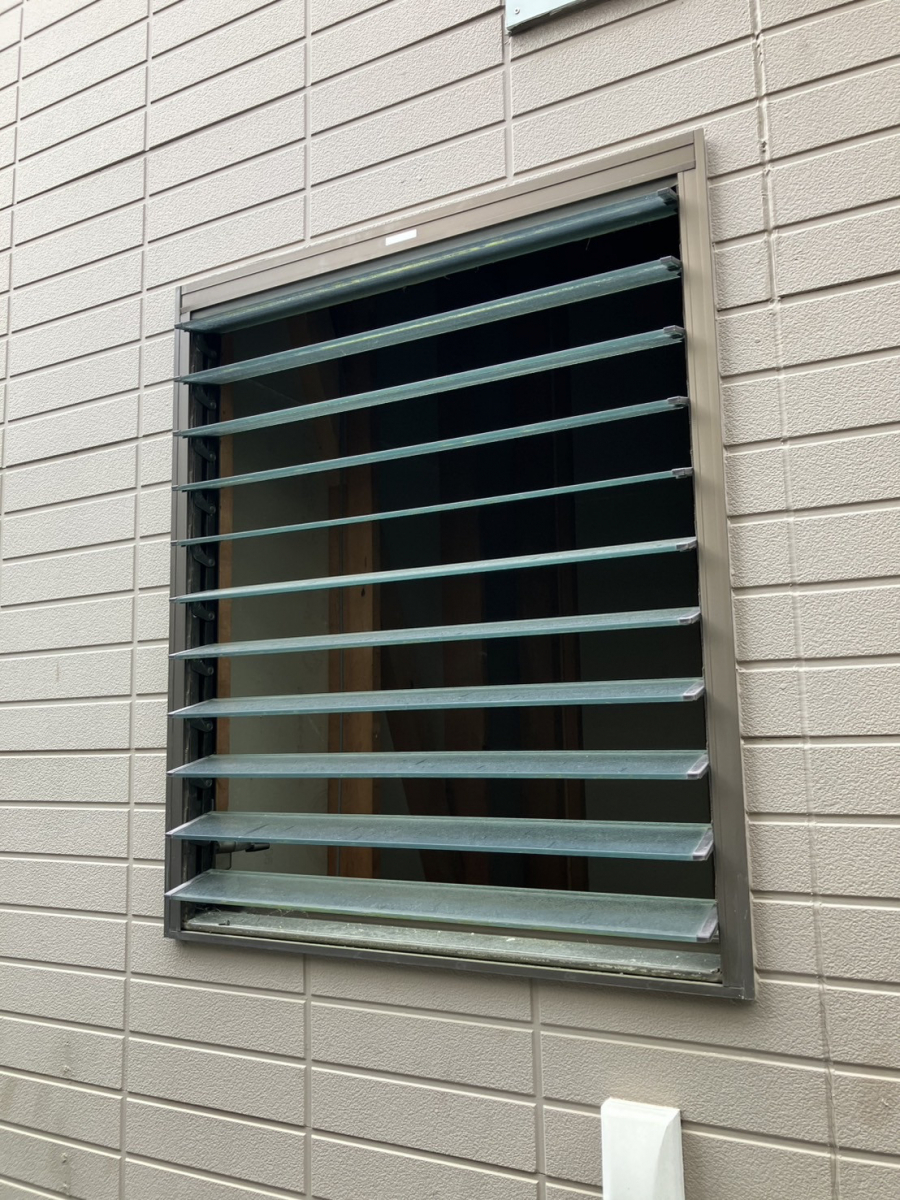 ミネオトーヨー住器の町田市にて浴室の窓をリフォームの施工前の写真3