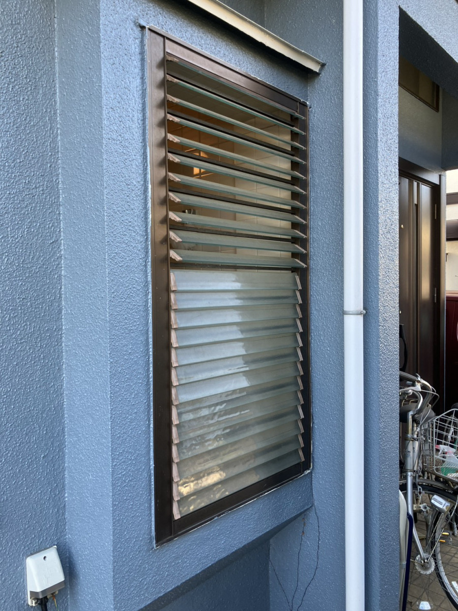 ミネオトーヨー住器の秦野市にて取替窓「リプラス」取付！の施工前の写真2