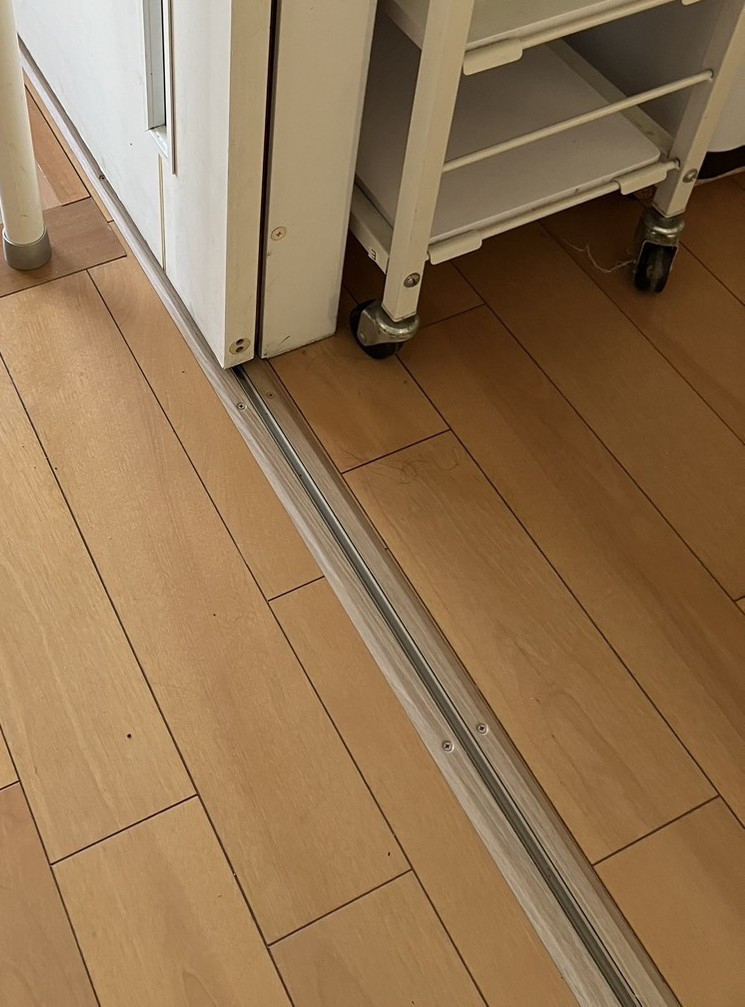 ミネオトーヨー住器の厚木市にて室内ドアのレールを交換！の施工後の写真2