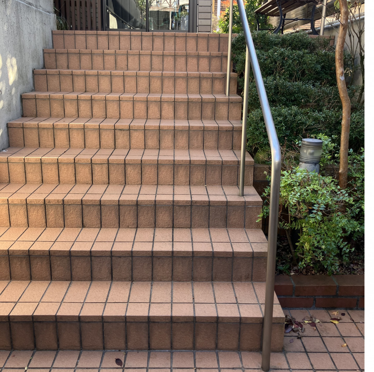 ミネオトーヨー住器の小田原市　自転車用スロープの施工前の写真1