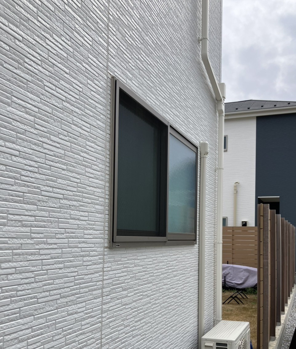 ミネオトーヨー住器の後付けシャッターの取付で防犯　大磯町の施工前の写真2