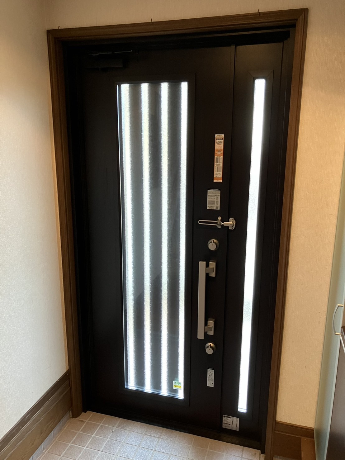 ミネオトーヨー住器の秦野市にて玄関ドアリフォームしましたの施工後の写真2
