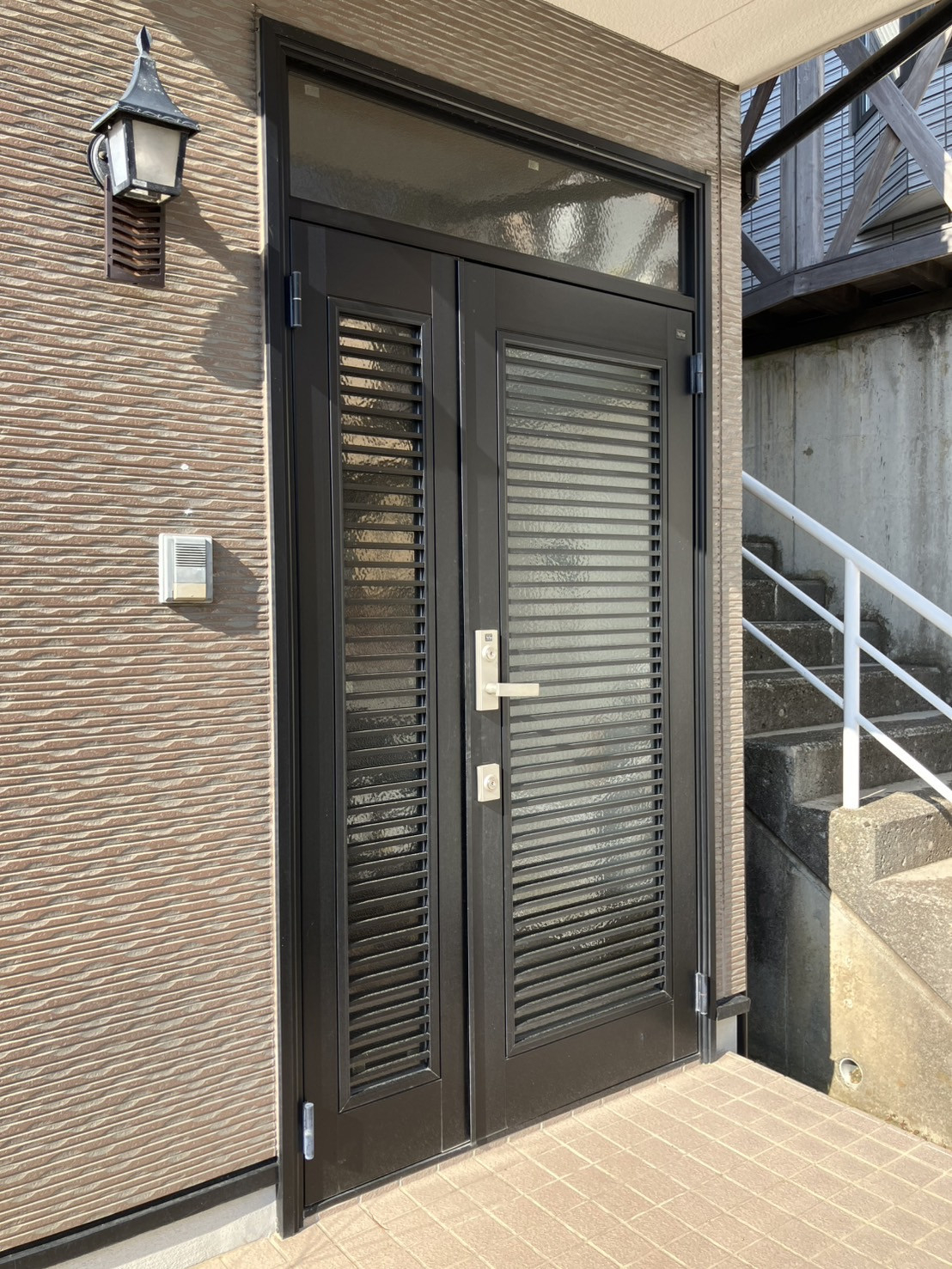 ミネオトーヨー住器の秦野市にて玄関ドアリフォームしましたの施工前の写真1