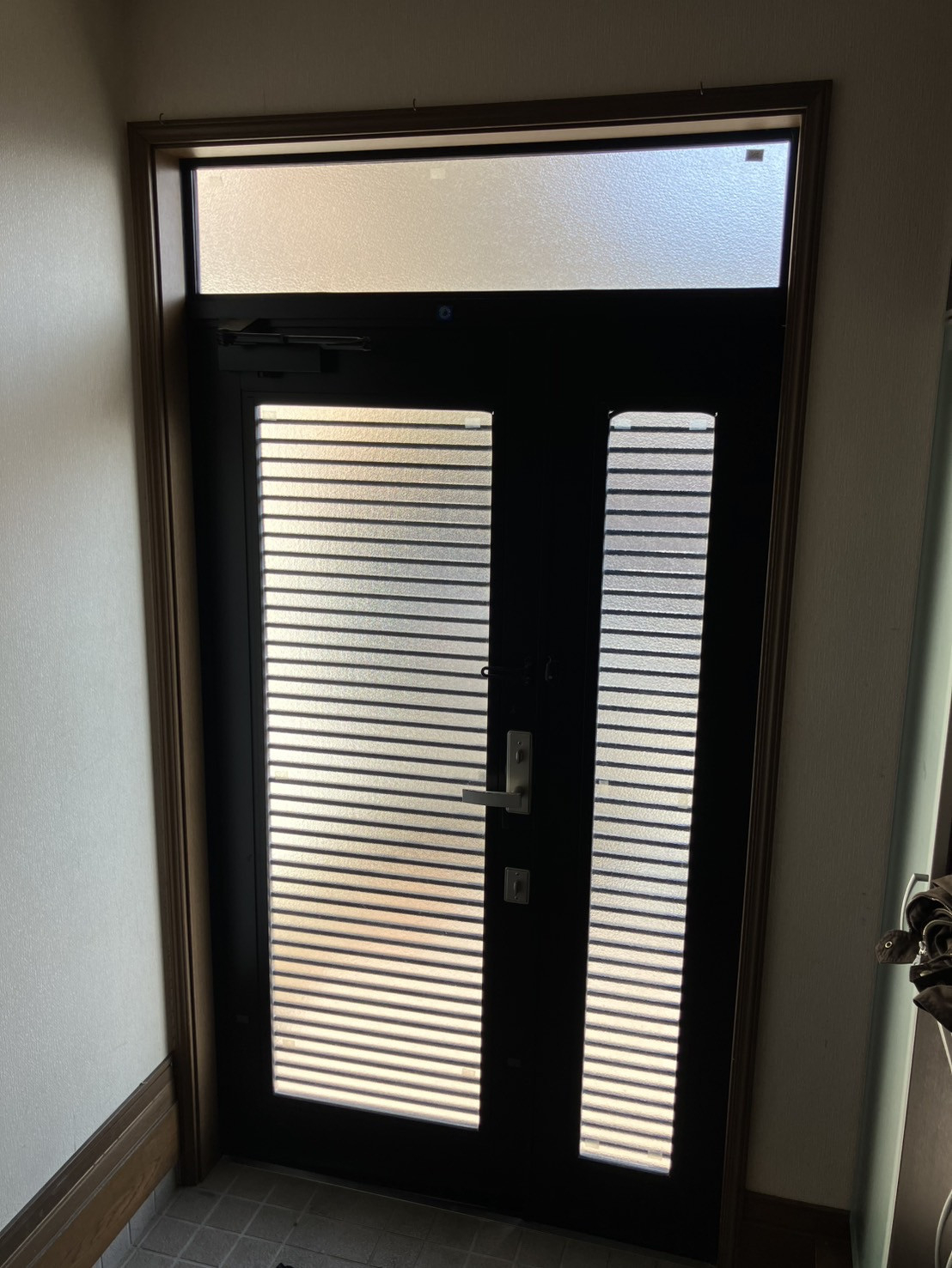 ミネオトーヨー住器の秦野市にて玄関ドアリフォームしましたの施工前の写真2