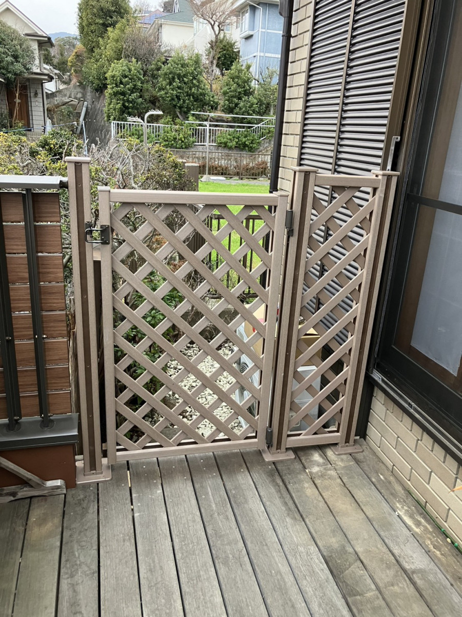 ミネオトーヨー住器の小田原にてウッドパーテーション取付の施工後の写真2