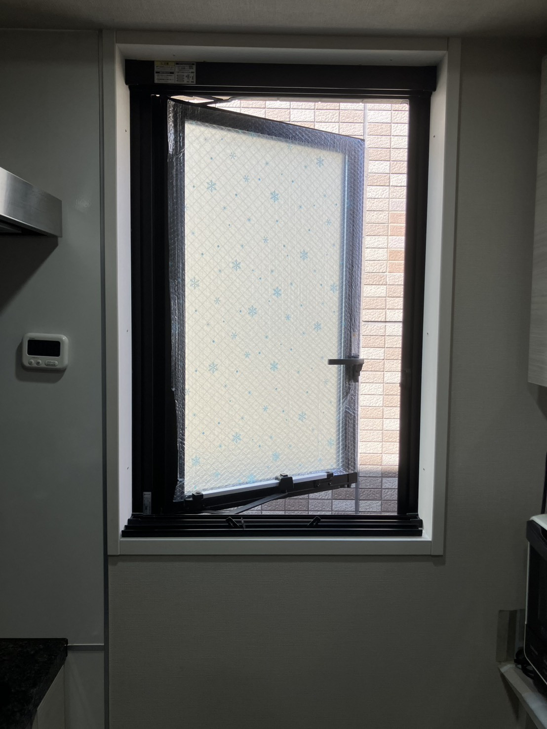 ミネオトーヨー住器の横浜市にて内窓「インプラス」取付の施工前の写真3