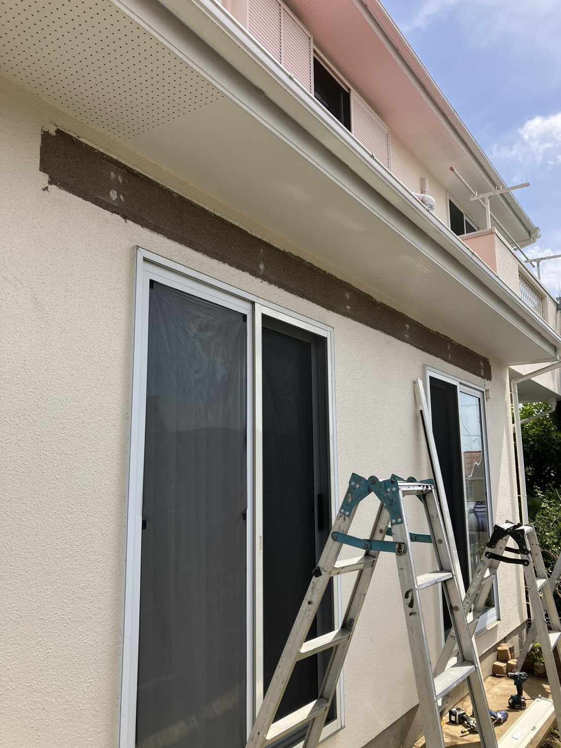 ミネオトーヨー住器の秦野市にて後付けシャッター取付の施工前の写真2