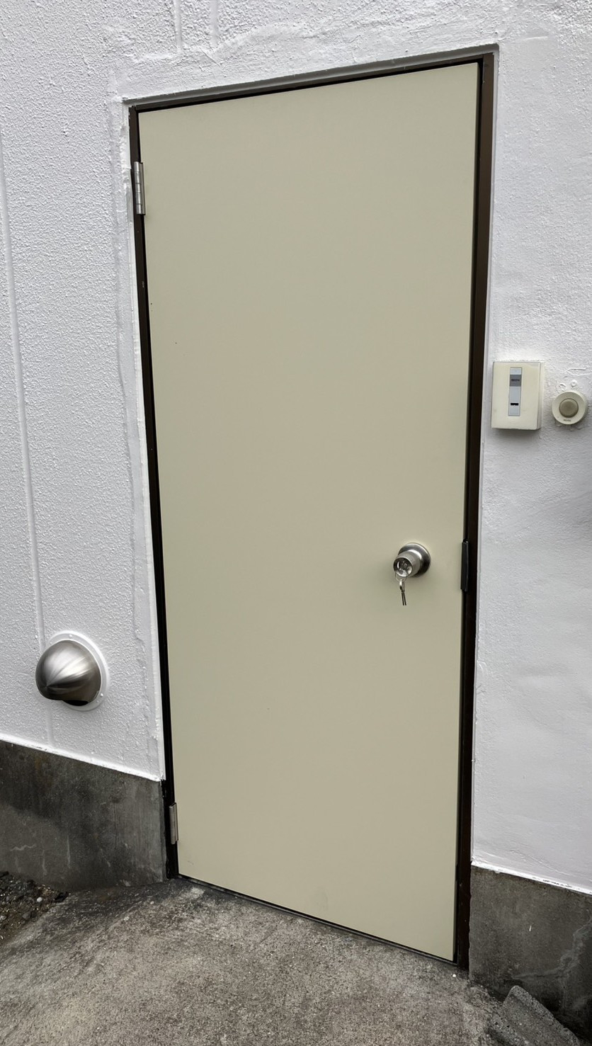 ミネオトーヨー住器の店舗ドアの交換　中井町の施工後の写真1