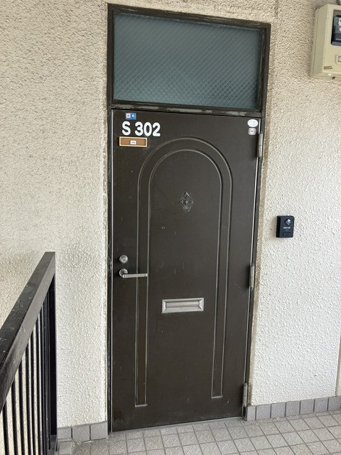 LUXSの★玄関ドア交換工事／マンション／リシェントマンションドア／ＬＩＸＩＬ／三郷市★の施工前の写真1