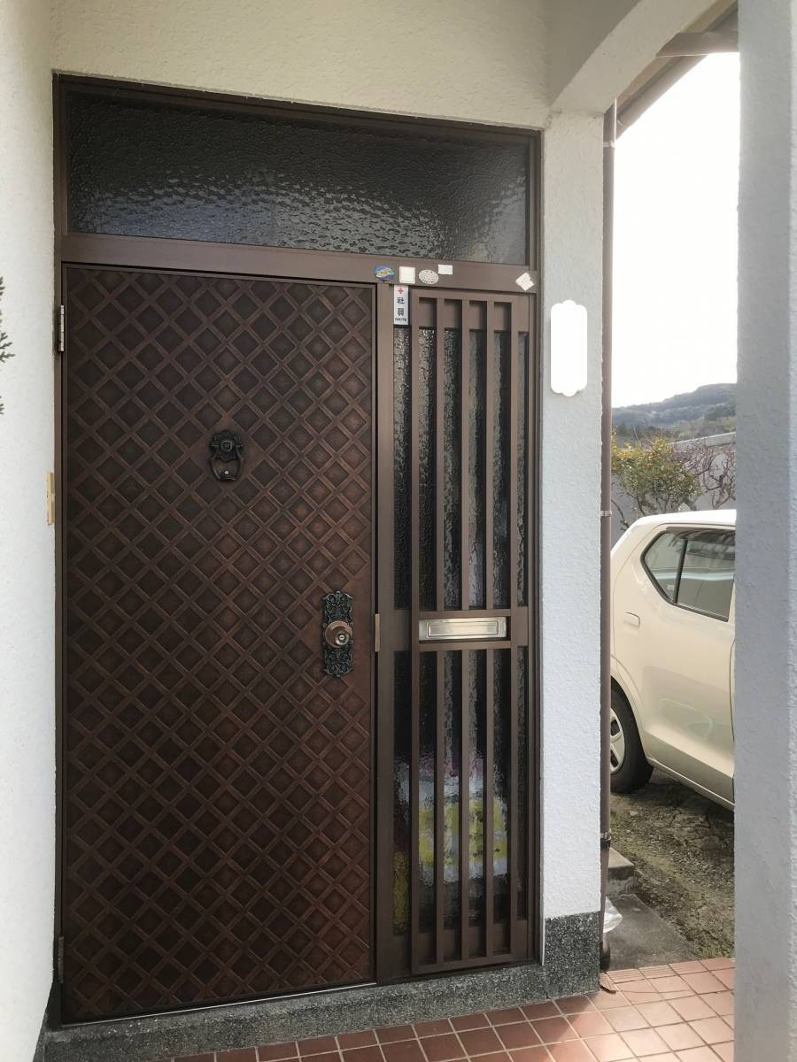 タナチョー長崎の玄関ドアを取り替えました！の施工前の写真1