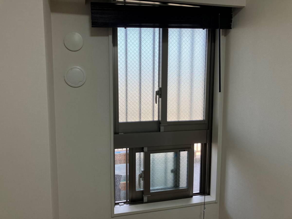 タナチョー長崎の内窓の段窓への取り付け方の施工前の写真1