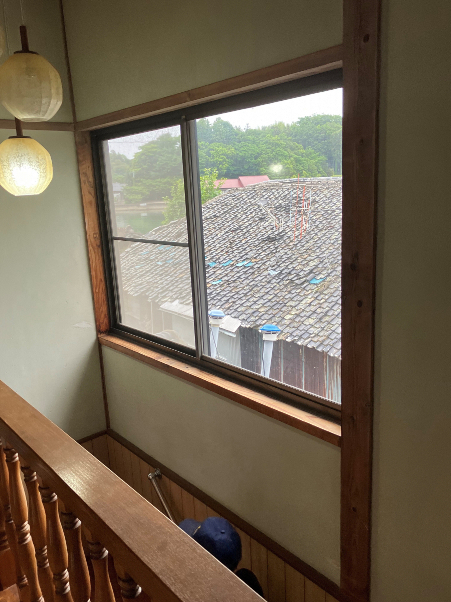 タナチョー長崎の階段の踊り場と仕事部屋に内窓を取り付けました！の施工前の写真1