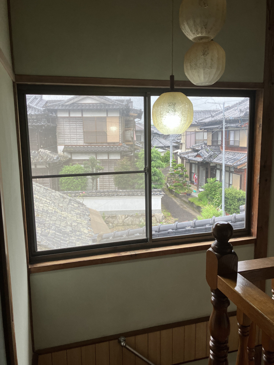 タナチョー長崎の階段の踊り場と仕事部屋に内窓を取り付けました！の施工前の写真2