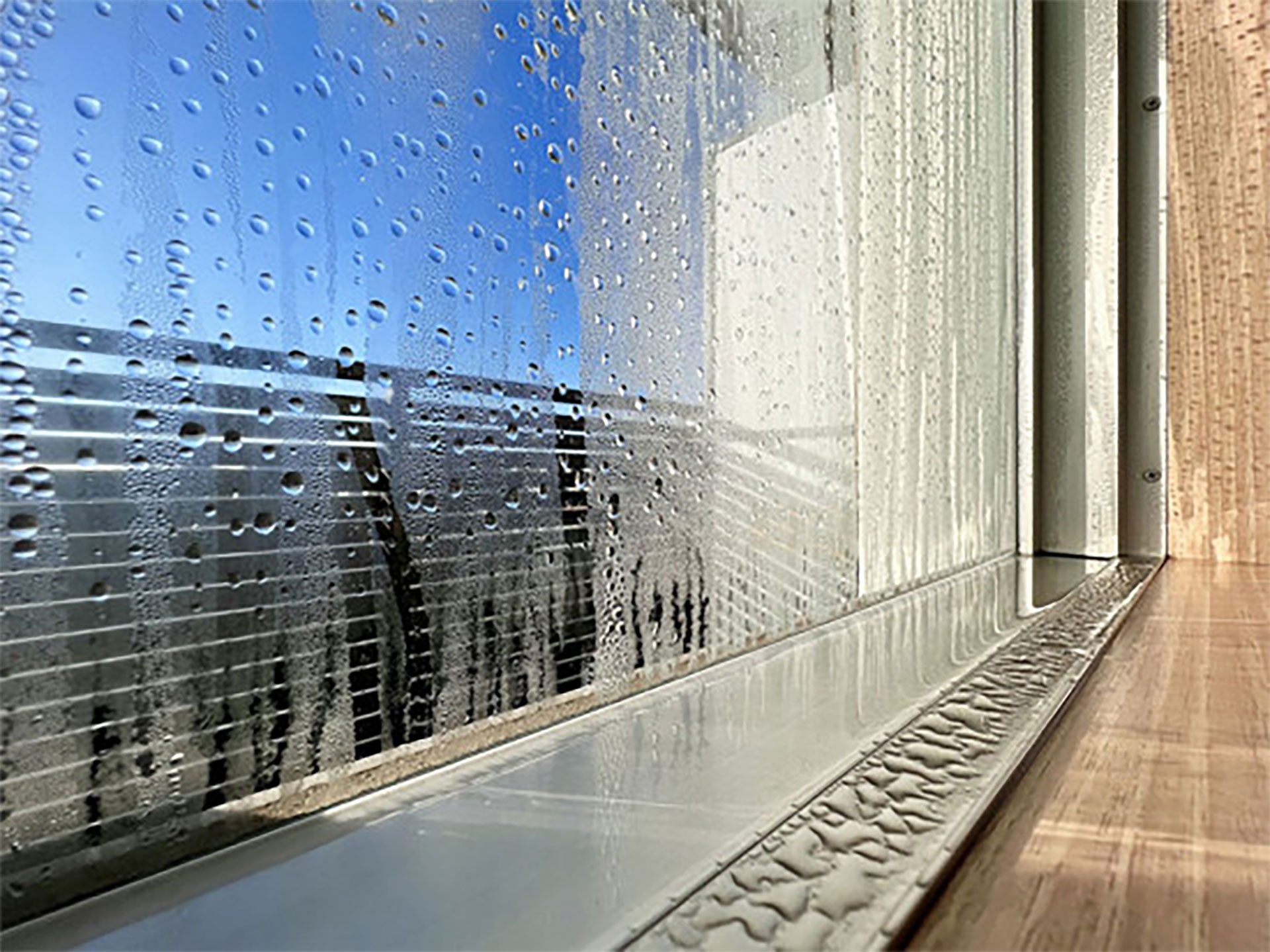 坂戸市で窓の結露がひどい方へ|40年の実績を持つプロが教える冬の結露対策 中央建窓のブログ 写真1