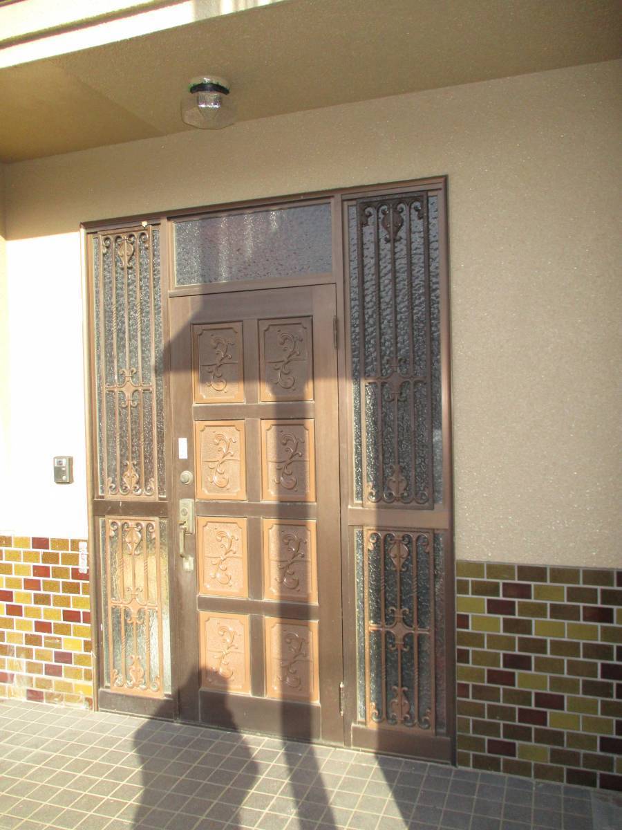 中央建窓の吉見町　Ｔ様邸（玄関ドア交換工事）の施工前の写真2