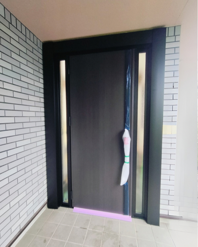中央建窓の【坂戸市】玄関ドアを1日でスマートに!の施工後の写真1