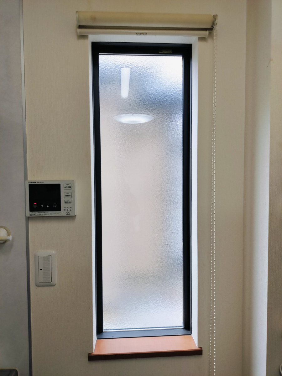 中央建窓の鶴ヶ島市｜築17年戸建ての玄関ドアを採光タイプにリフォームの施工前の写真1