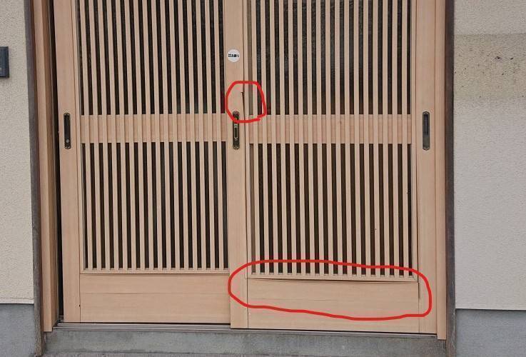 ウインズのひのき調の玄関引戸取替の施工前の写真2