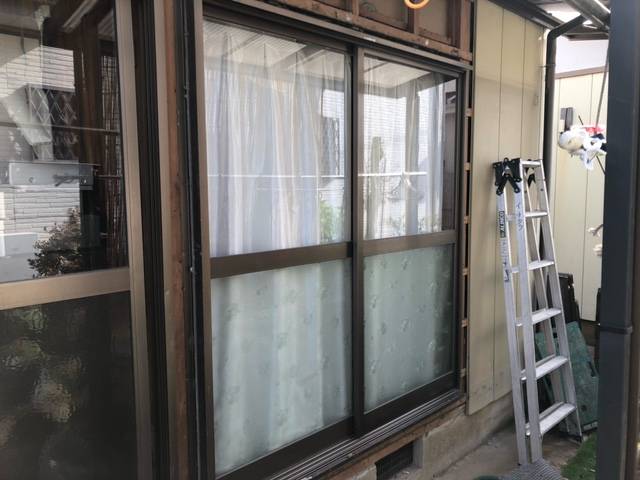 束田トーヨー住器の外窓（複層ガラス）交換で断熱・遮熱効果アップの施工前の写真3