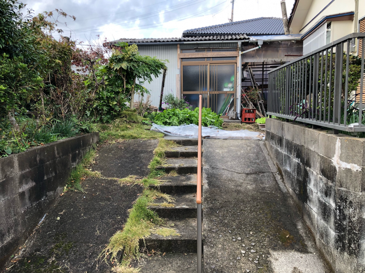 束田トーヨー住器の自宅入口に手すりを設置しましたの施工後の写真2