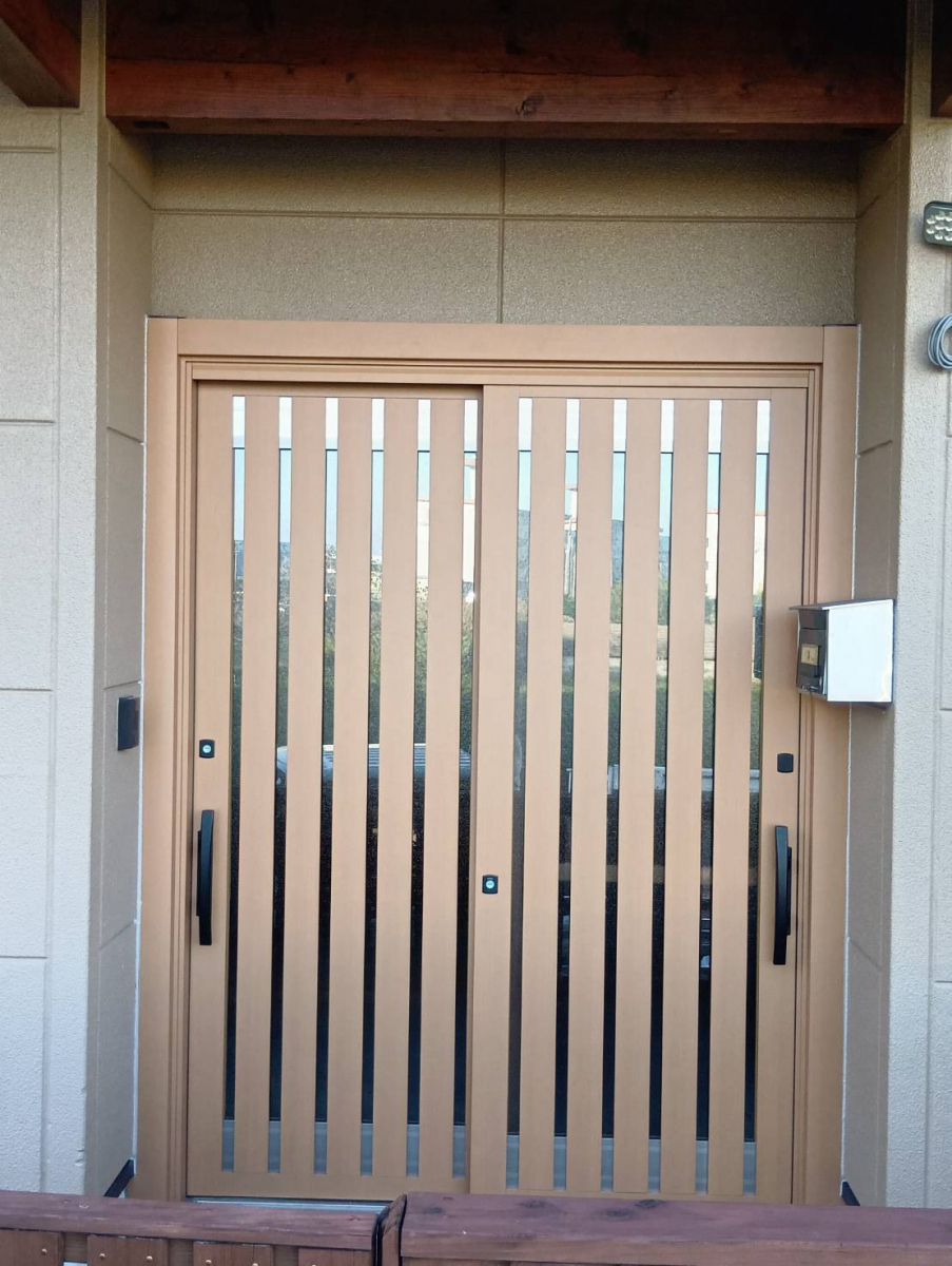 束田トーヨー住器のリシェント　玄関引戸取替工事　１DAYリフォームの施工後の写真1