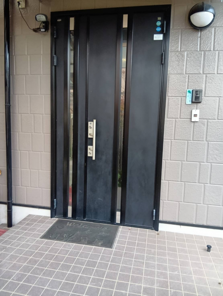 束田トーヨー住器のリシェント　玄関ドア取替工事　１DAYリフォームの施工前の写真1