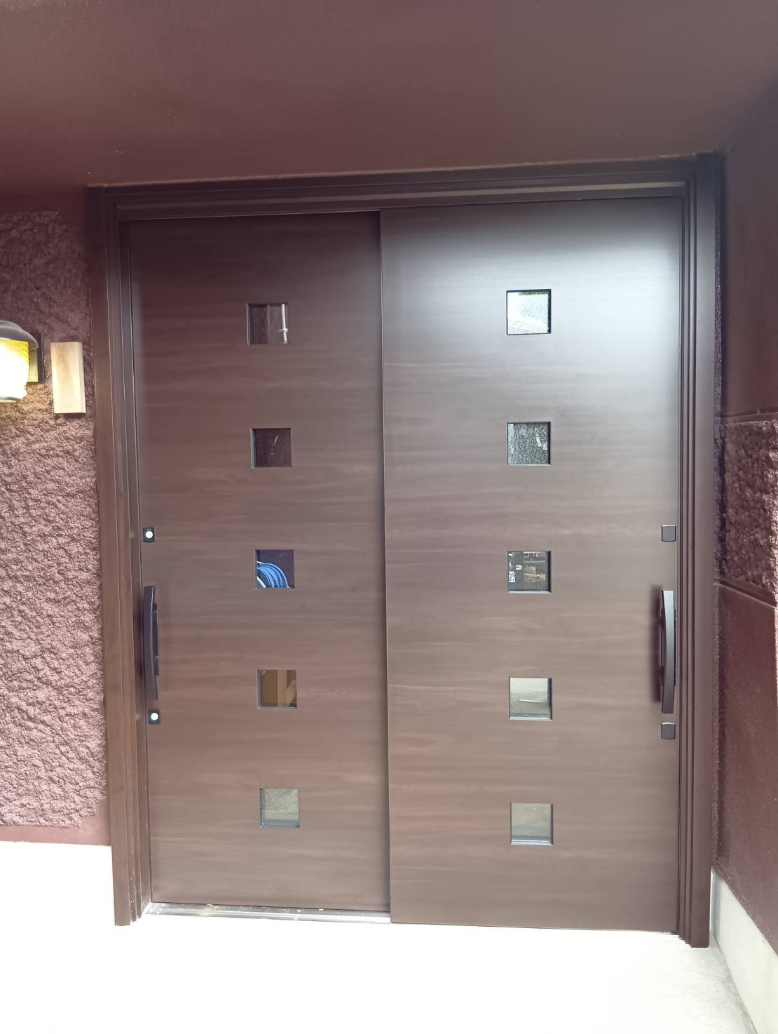 束田トーヨー住器のリシェント　玄関引戸取替工事　１DAYリフォームの施工後の写真1