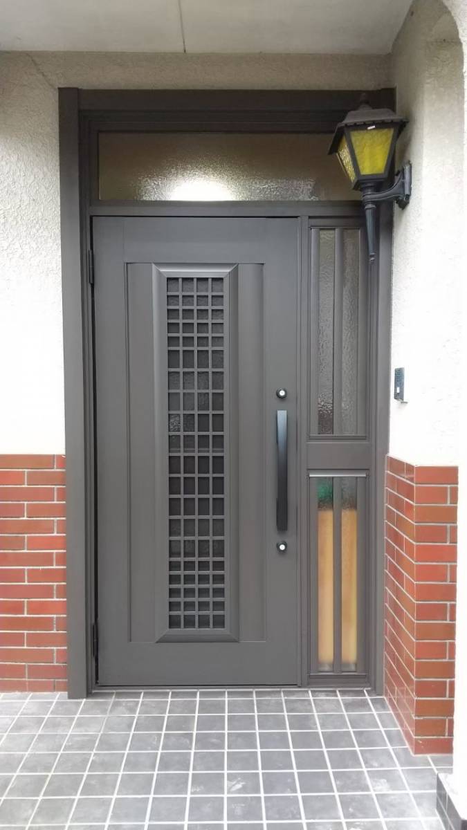 青梅トーヨー住器 所沢店の鍵がかかりにくい玄関をリシェントの施工後の写真1