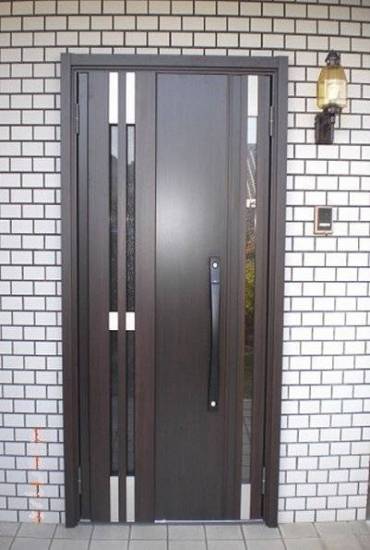 平野硝子の磨き抜かれた玄関交換施工事例写真1