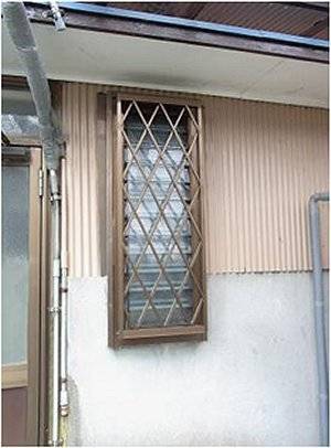 平野硝子の住まいの防犯は窓の守りからの施工前の写真1