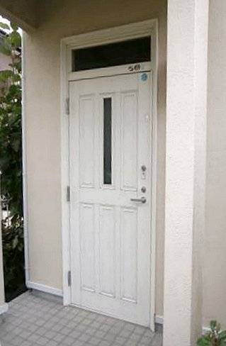 平野硝子の玄関の雰囲気を変えずに　新しいドアへ・・・防犯性能もＵＰ！の施工前の写真1