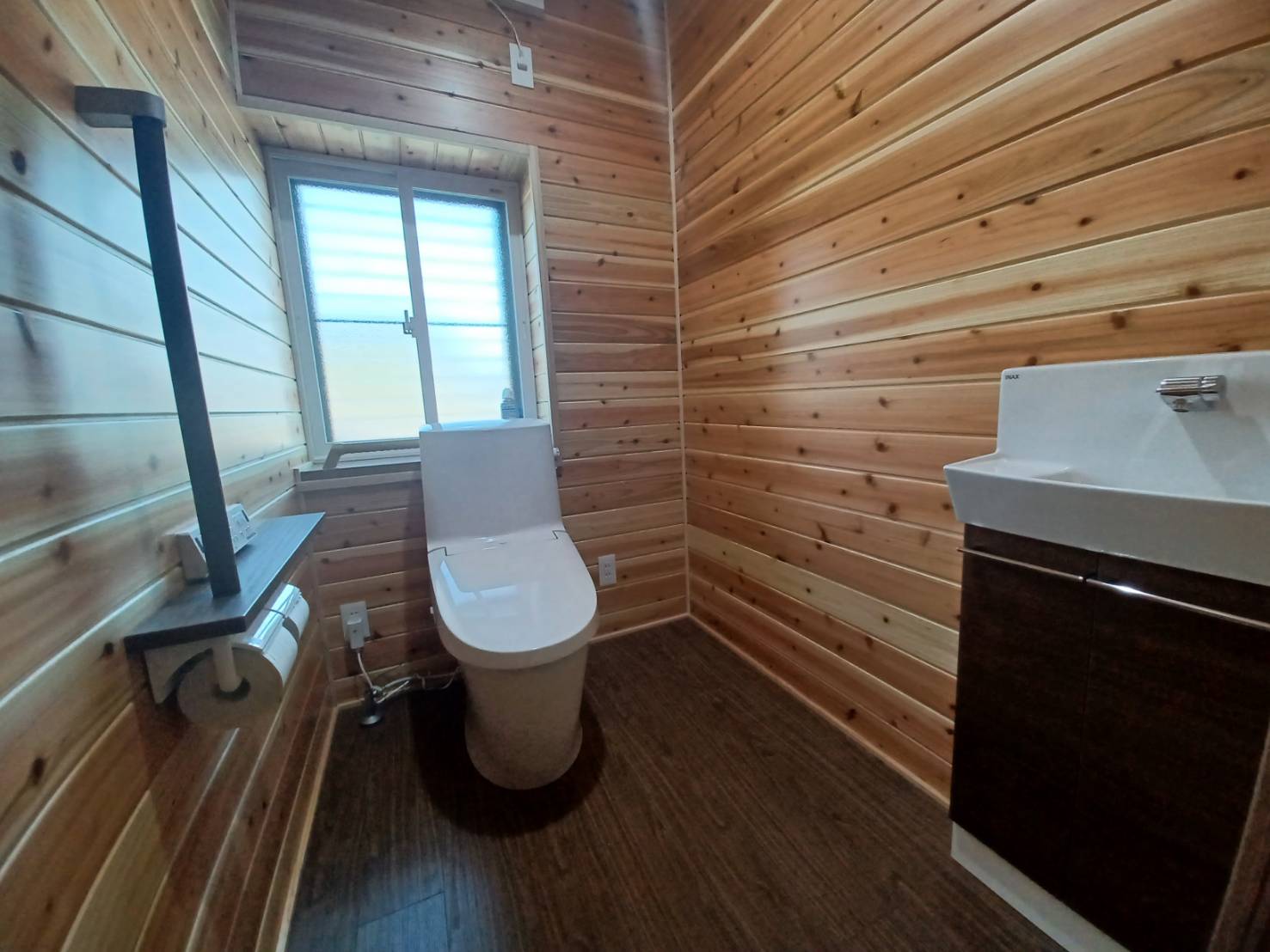 有明トーヨーの介護の為にトイレ広くしたよ～の施工事例詳細写真1